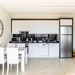 公寓 Seafront 1 Bedroom - Sea View Balcony - New Building *